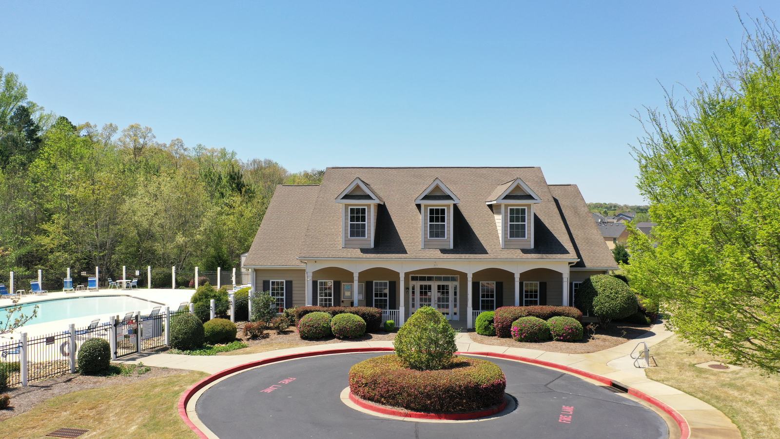 The River Shoals clubhouse with the pool beside it